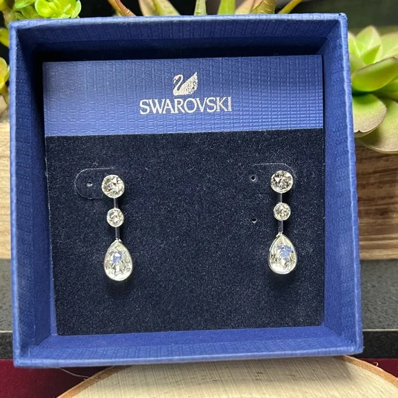 NWT Swarovski Crystal Earrings ✨ - Picture 4 of 4